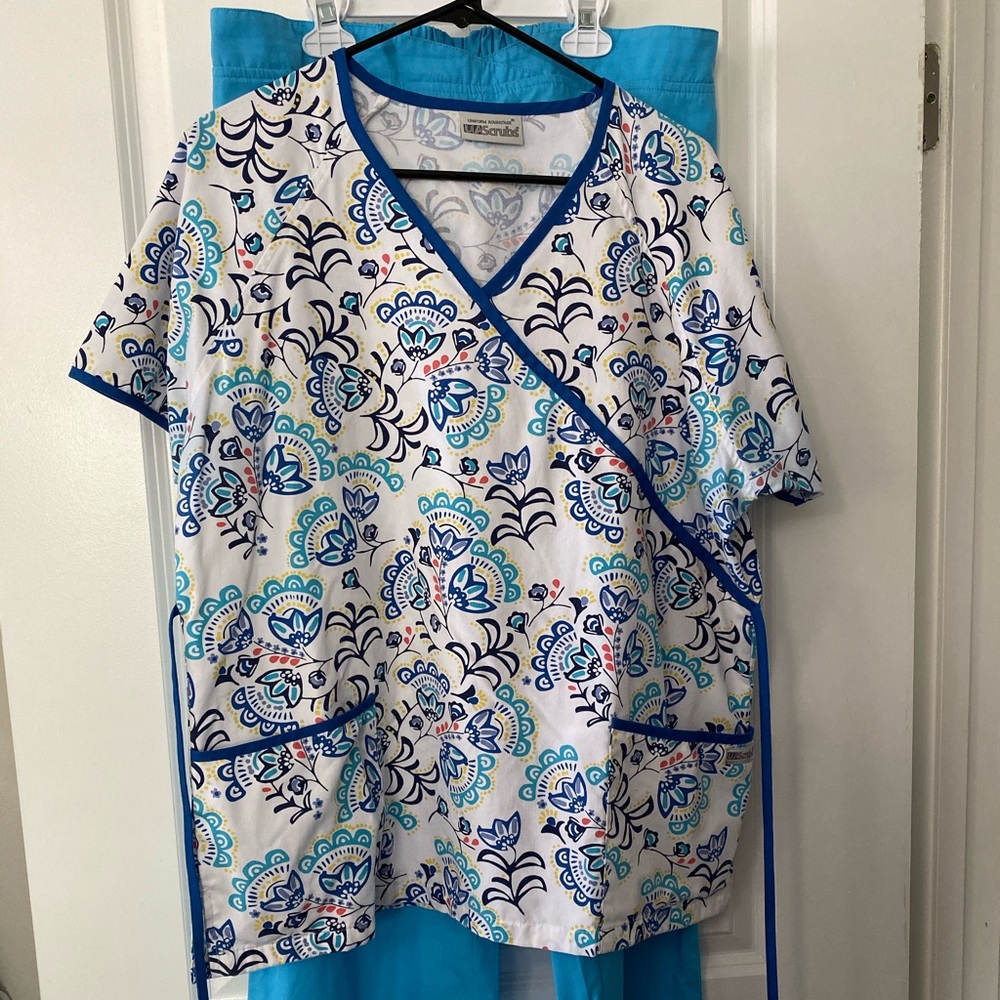 UA scrub set